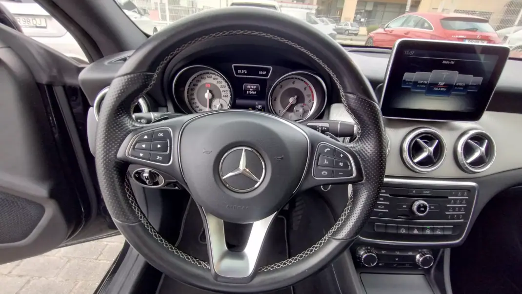 Mercedes-Benz CLA 200 2016 - 19999 EUR, 199000 km - AUTO.MOTO.pt - 199000km - foto 28 de 33