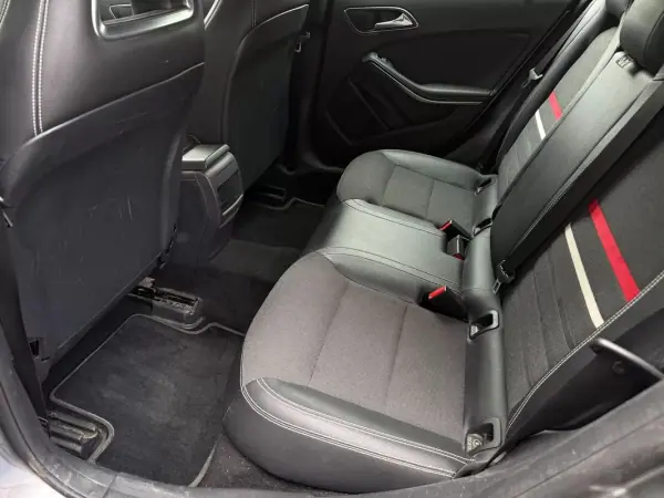 Mercedes-Benz A 180 2013 - 9900 EUR, 234885 km - AUTO.MOTO.pt - 234885km - foto 4 de 12