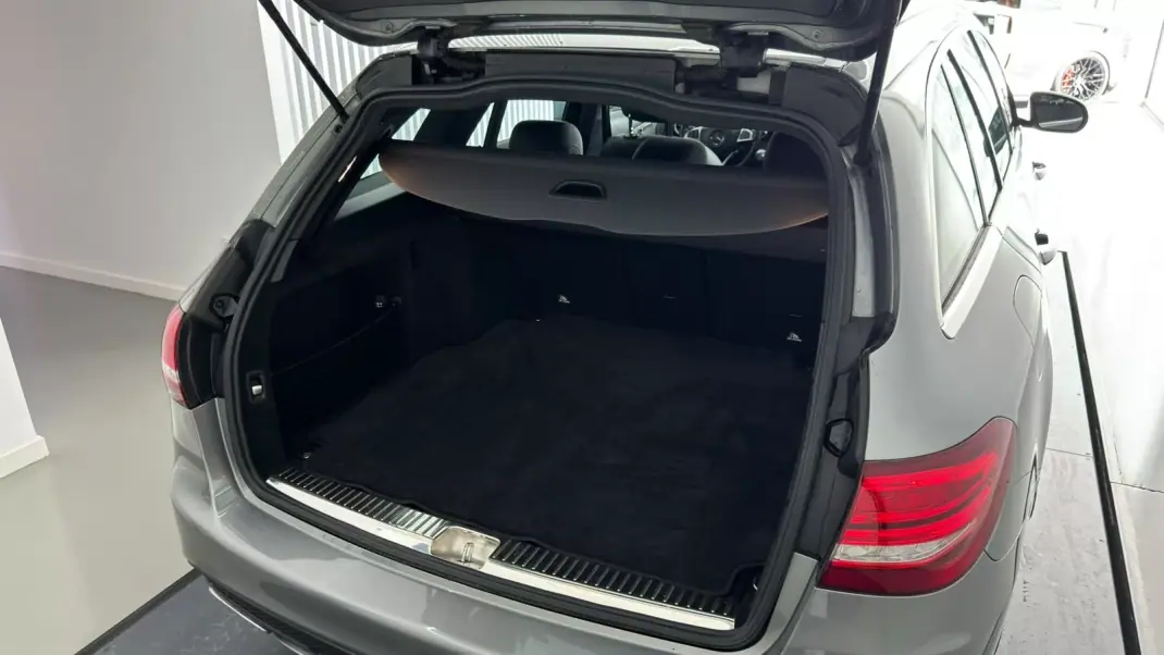 Mercedes-Benz C 220 2015 - 23490 EUR, 242329 km - 242329km - foto 15 de 33