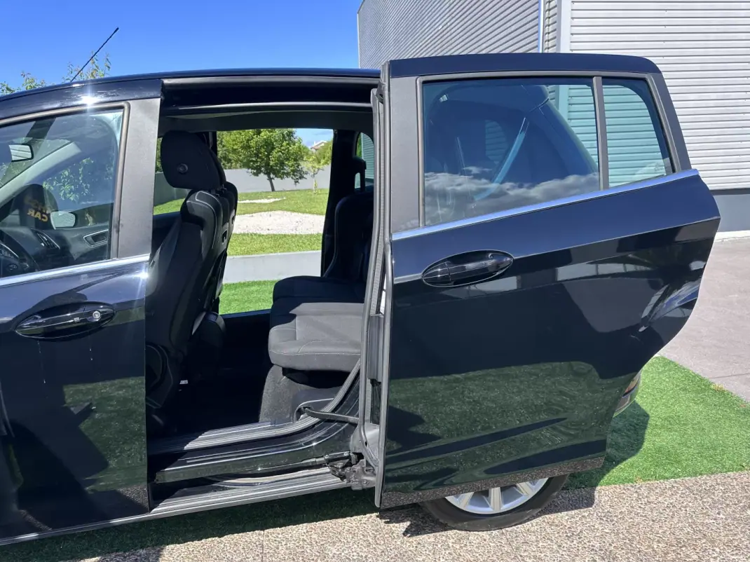 Ford B-Max 2017 - 9900 EUR, 130000 km - AUTO.MOTO.pt - 130000km - foto 24 de 53