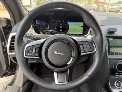 Jaguar F-Type 2023 - 70000 EUR, 21800 km - AUTO.MOTO.pt - 21800km - foto 19 de 37
