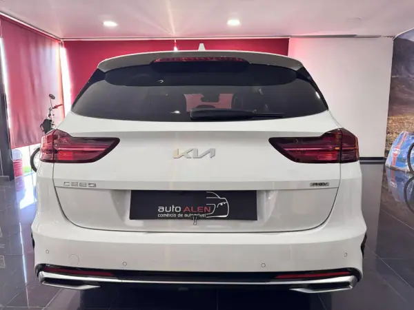 Kia Ceed SW 2023 - 22750 EUR, 83000 km - AUTO.MOTO.pt - 83000km - foto 7 de 19