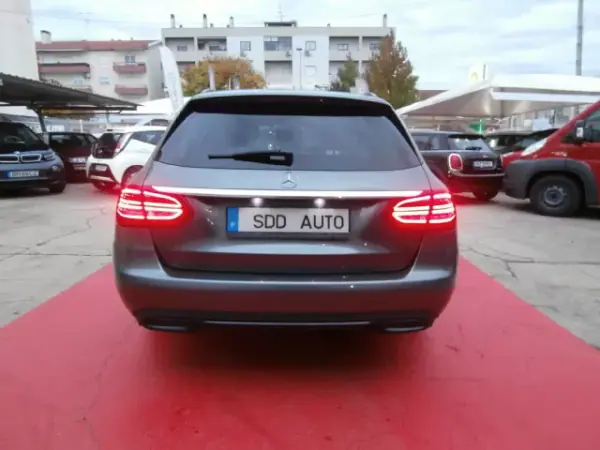 Mercedes-Benz C 180 2017 - 24900 EUR, 141265 km - AUTO.MOTO.pt - 141265km - foto 8 de 40