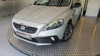 Volvo V40 Cross Country 2013 - 9900 EUR, 239930 km - AUTO.MOTO.pt - 239930km - foto 27 de 55