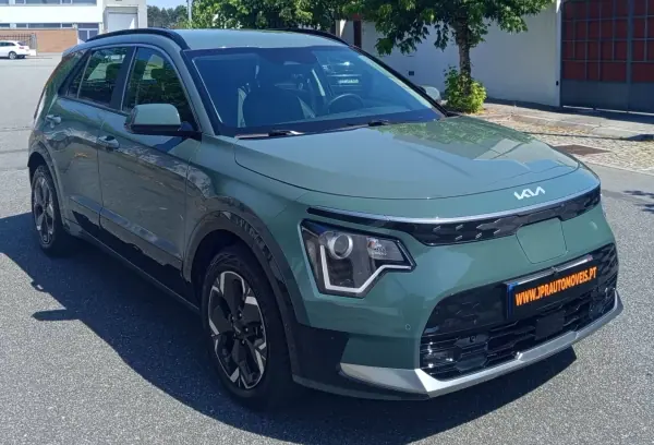 Kia e-Niro 2024 - 27990 EUR, 77660 km - AUTO.MOTO.pt - 77660km - foto 3 de 19