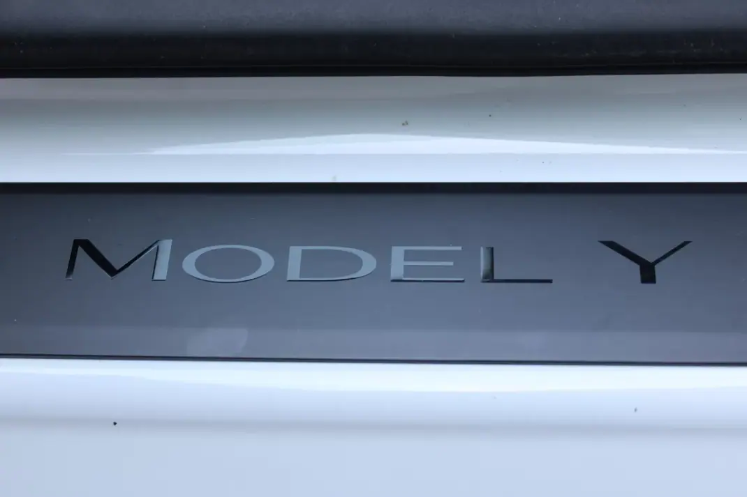 Tesla Model Y 2024 - 35900 EUR, 38745 km - 38745km - foto 30 de 38