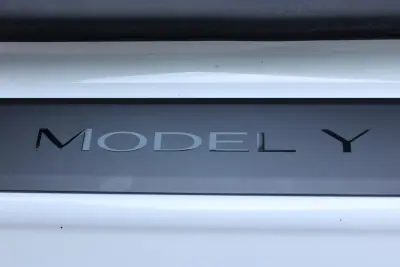 Tesla Model Y 2024 - 35900 EUR, 38745 km - 38745km - foto 30 de 38