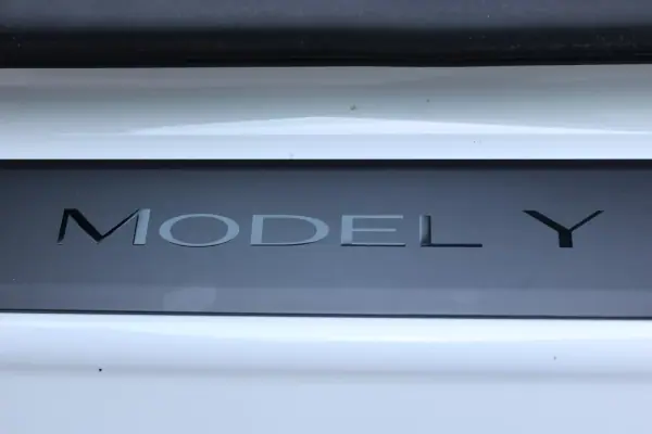 Tesla Model Y 2024 - 35900 EUR, 38745 km - 38745km - foto 30 de 38