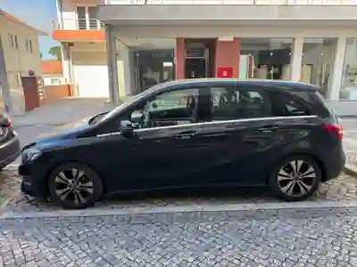 Mercedes-Benz B 180 2018 - 14500 EUR, 106000 km - AUTO.MOTO.pt - 106000km - foto 4 de 10