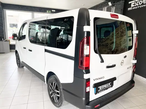 Opel Vivaro 2018 - 22600 EUR, 131722 km - AUTO.MOTO.pt - 131722km - foto 4 de 24