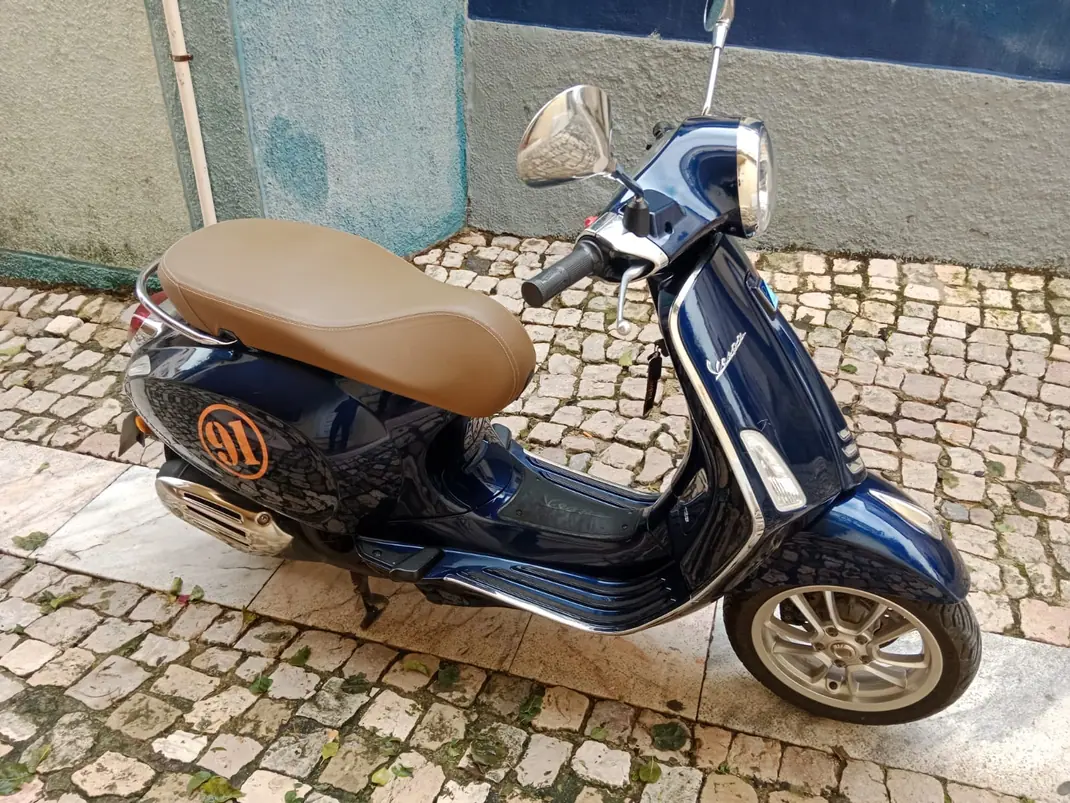 Vespa Primavera 150 ABS 2022 - 4200 EUR, 25067 km - AUTO.MOTO.pt - 25067km - foto 4 de 9