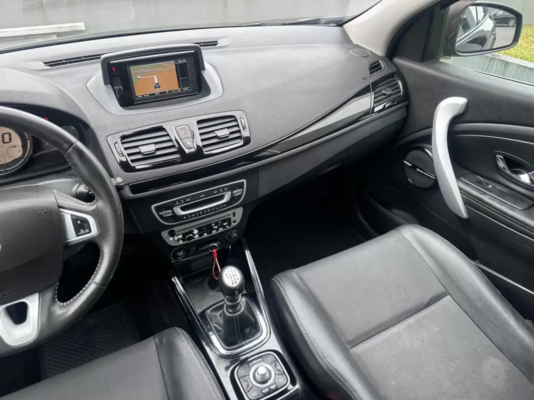 Renault Mégane 2012 - 7900 EUR, 270000 km - AUTO.MOTO.pt - 270000km - foto 31 de 36