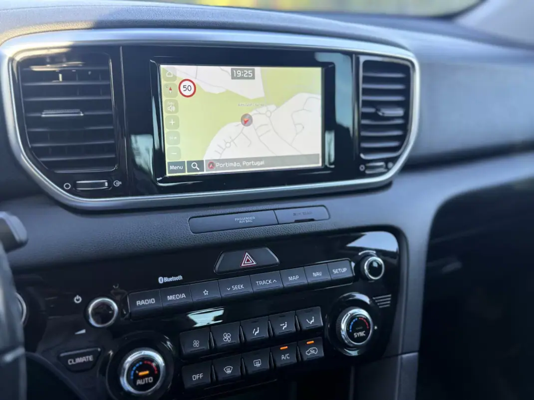 Kia Sportage 2020 - 18999 EUR, 40000 km - AUTO.MOTO.pt - 40000km - foto 13 de 15