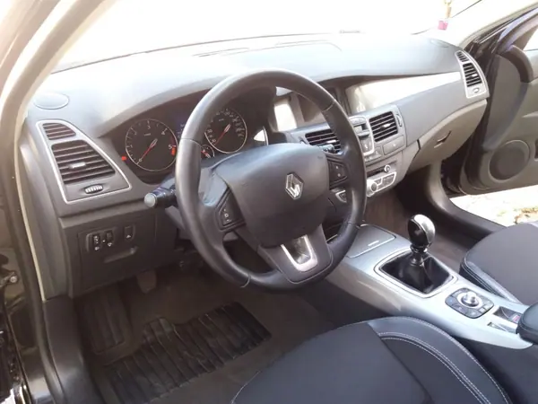Renault Laguna Break 2012 - 8000 EUR, 186055 km - AUTO.MOTO.pt - 186055km - foto 7 de 26