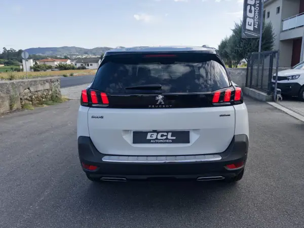 Peugeot 5008 2018 - 18990 EUR, 164000 km - AUTO.MOTO.pt - 164000km - foto 6 de 48