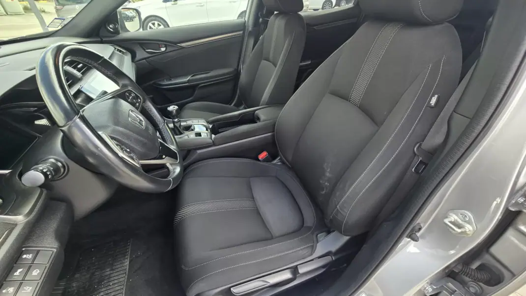 Honda Civic 2017 - 17950 EUR, 128483 km - AUTO.MOTO.pt - 128483km - foto 13 de 30