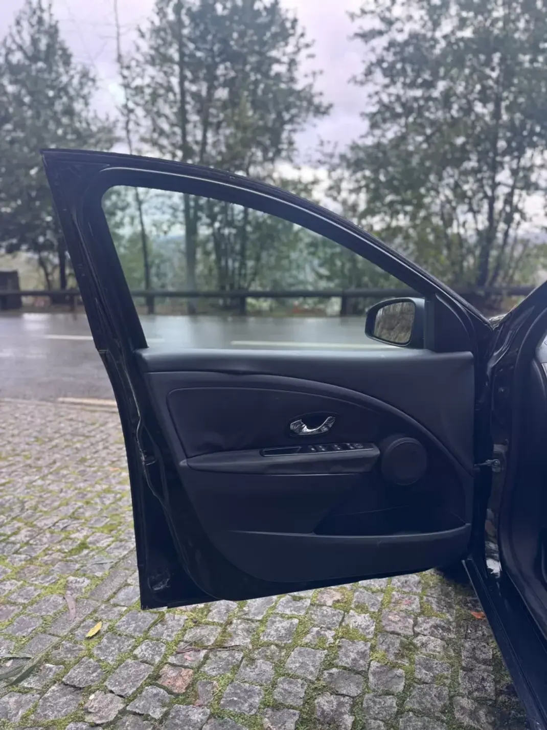 Renault Mégane 2014 - 9500 EUR, 146170 km - AUTO.MOTO.pt - 146170km - foto 4 de 19