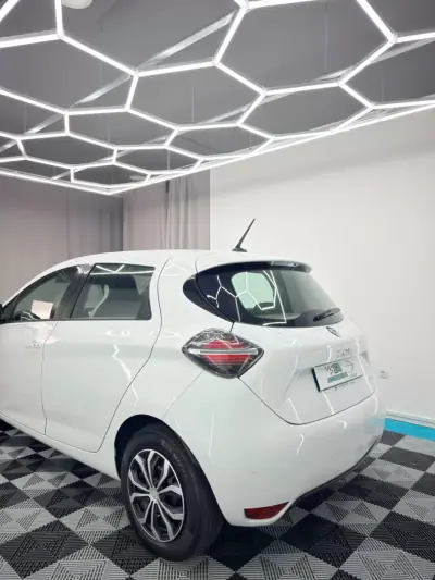 Renault Zoe 2020 - 16750 EUR, 11800 km - AUTO.MOTO.pt - 11800km - foto 6 de 25