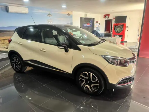 Renault Captur 2014 - 11990 EUR, 183000 km - AUTO.MOTO.pt - 183000km - foto 5 de 12