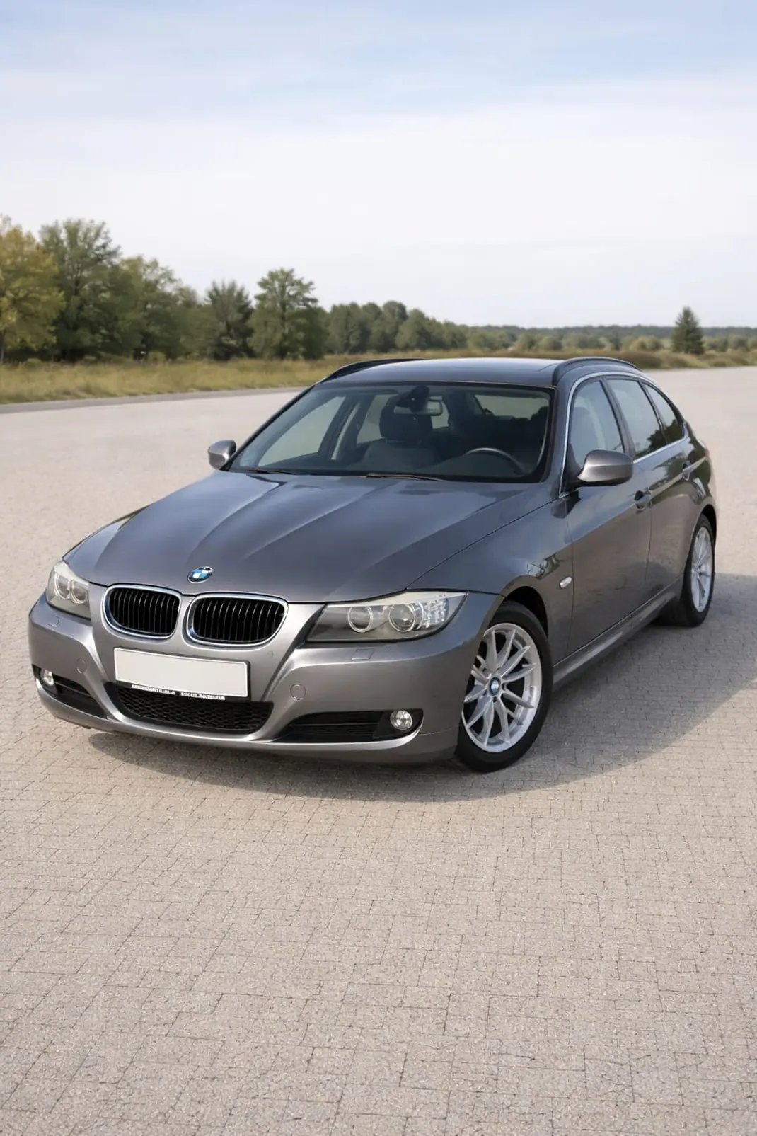 BMW 318 2010 - 7750 EUR, 350000 km - AUTO.MOTO.pt - 350000km - foto 3 de 11