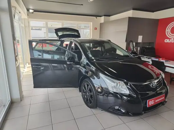 Toyota Avensis SW 2009 - 9950 EUR, 243525 km - AUTO.MOTO.pt - 243525km - foto 12 de 31