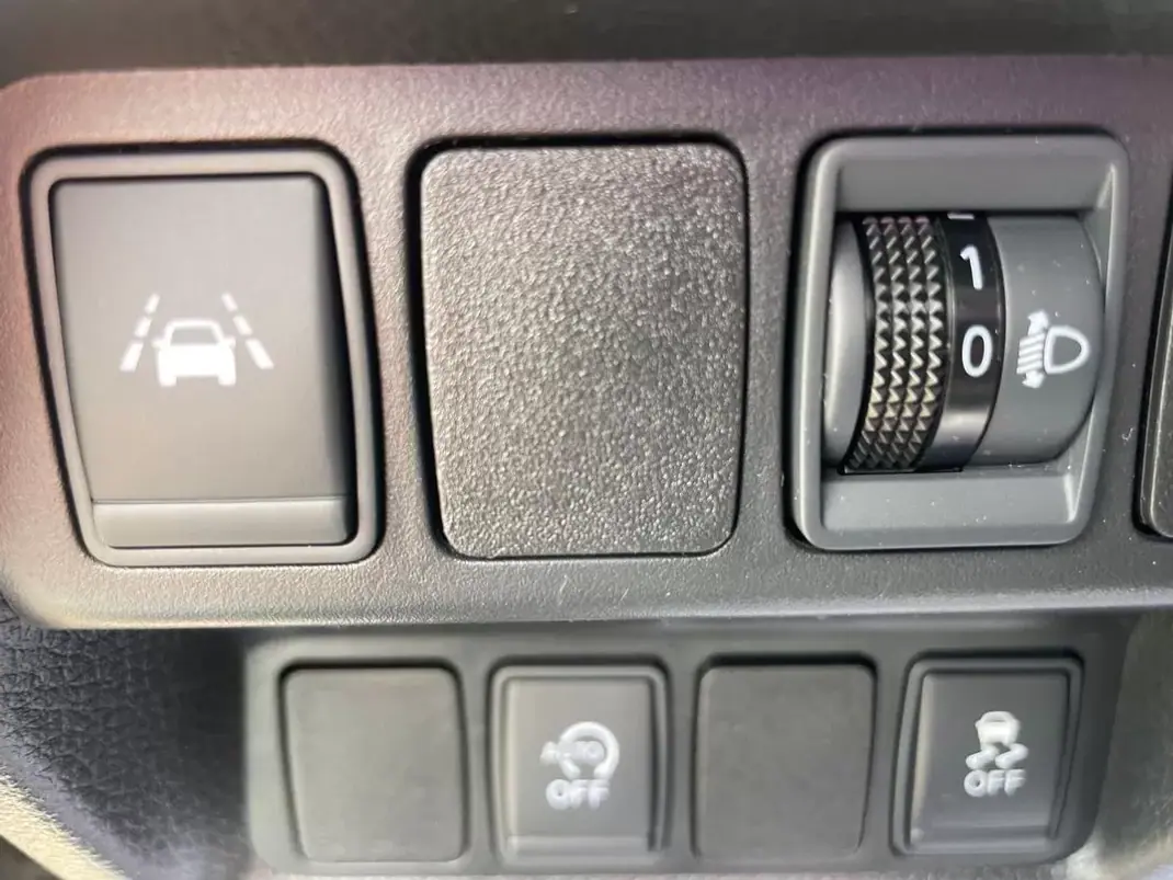 Nissan Qashqai 2017 - 16900 EUR, 127274 km - AUTO.MOTO.pt - 127274km - foto 18 de 26