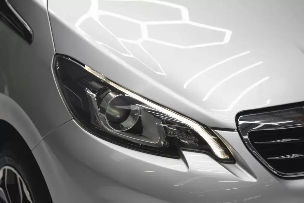 Peugeot 108 2017 - 9500 EUR, 49390 km - AUTO.MOTO.pt - 49390km - foto 14 de 45