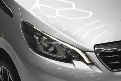 Peugeot 108 2017 - 9500 EUR, 49390 km - AUTO.MOTO.pt - 49390km - foto 14 de 45