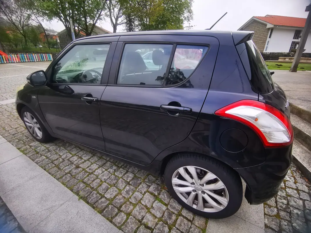 Suzuki Swift 2013 - 6000 EUR, 215000 km - AUTO.MOTO.pt - 215000km - foto 3 de 7