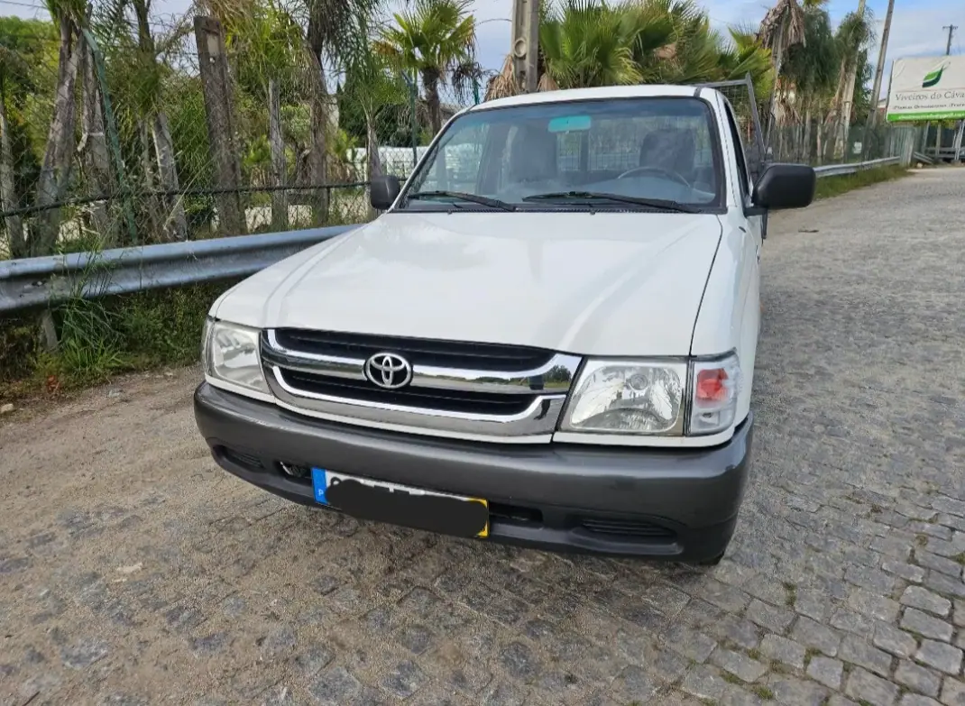 Toyota HILUX D-4D 4WD CD 4 X 4 2002 - 11950 EUR, 360000 km - AUTO.MOTO.pt - 360000km - foto 2 de 12