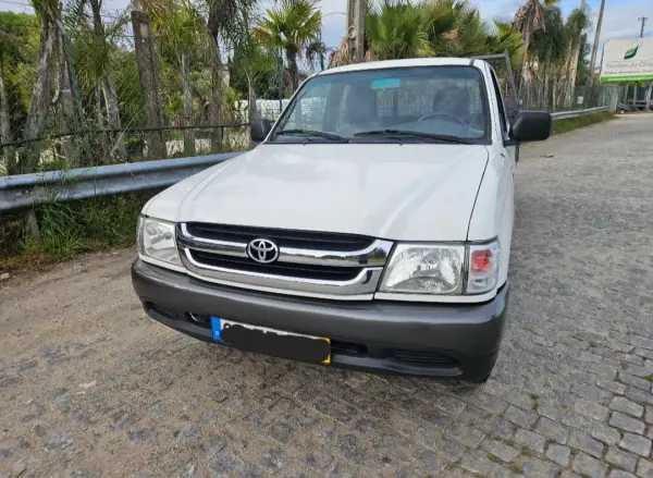Toyota HILUX D-4D 4WD CD 4 X 4 2002 - 11950 EUR, 360000 km - AUTO.MOTO.pt - 360000km - foto 2 de 12