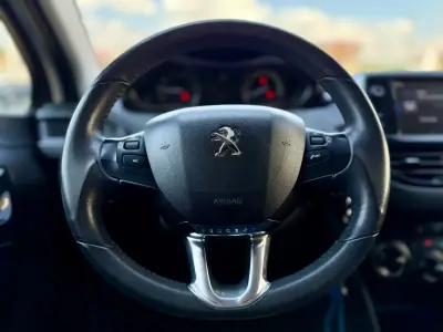 Peugeot 208 2016 - 8950 EUR, 83000 km - AUTO.MOTO.pt - 83000km - foto 19 de 25