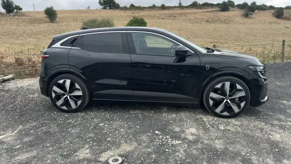 Renault Mégane E-Tech 2024 - 30900 EUR, 39000 km - AUTO.MOTO.pt - 39000km - foto 4 de 20