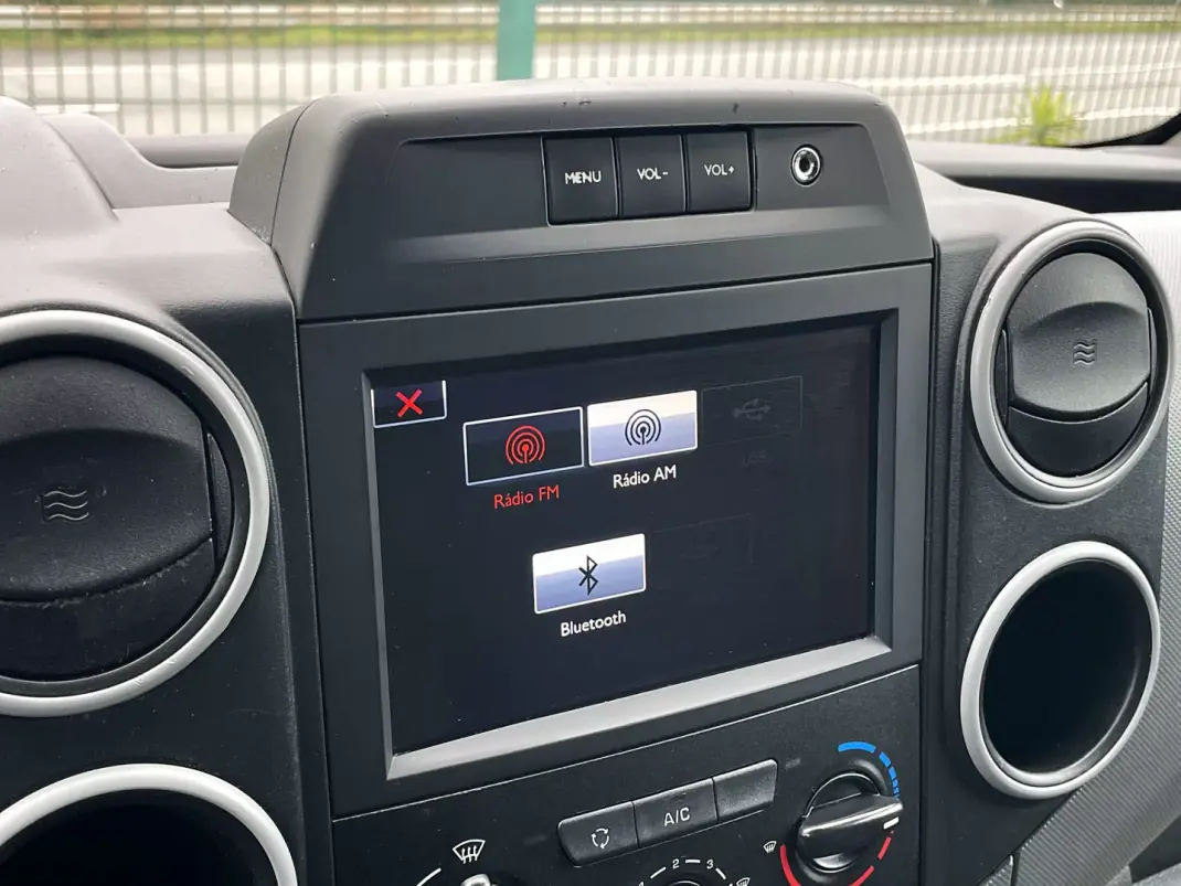 Citroën Berlingo 1.6 HDI IVA Dedutível 2019 - 10900 EUR, 142000 km - AUTO.MOTO.pt - 142000km - foto 26 de 36