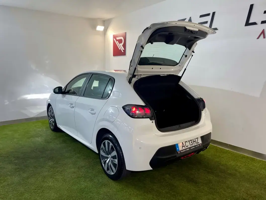 Peugeot 208 2020 - 11900 EUR, 177000 km - AUTO.MOTO.pt - 177000km - foto 26 de 28