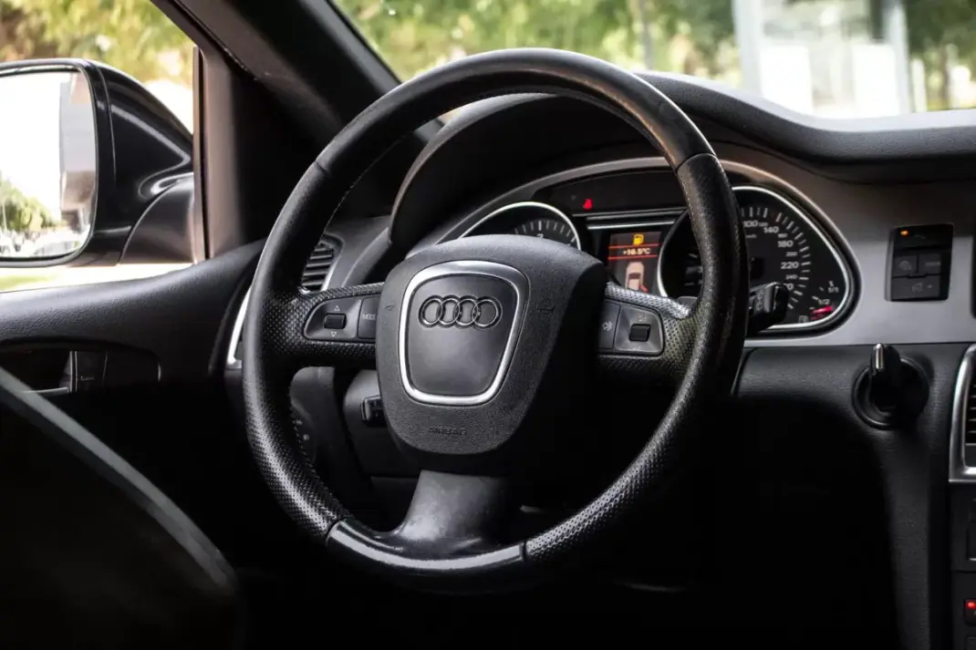Audi Q7 2007 - 13790 EUR, 328646 km - 328646km - foto 24 de 38