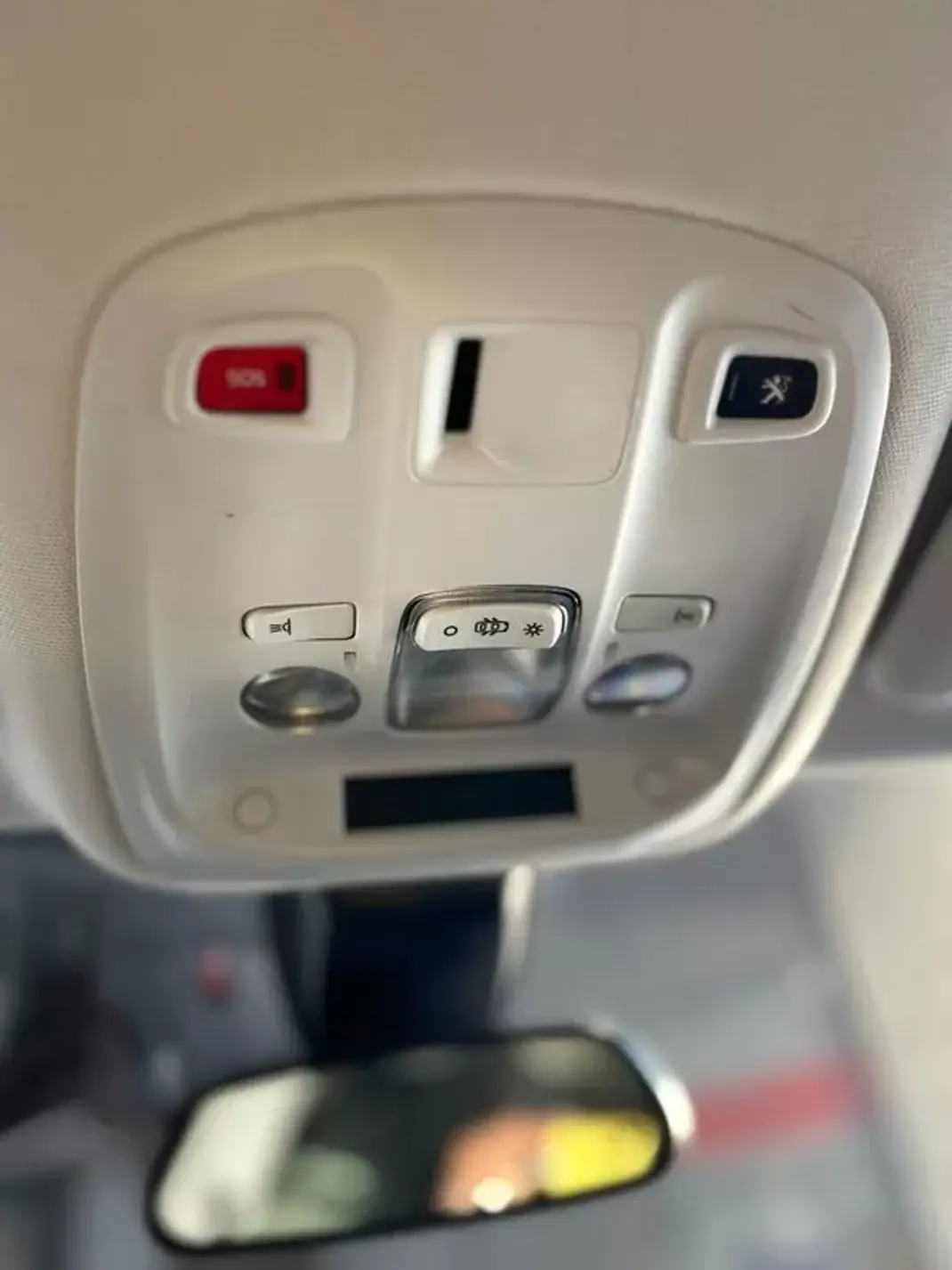 Peugeot 308 SW 2018 - 11500 EUR, 155853 km - AUTO.MOTO.pt - 155853km - foto 34 de 38