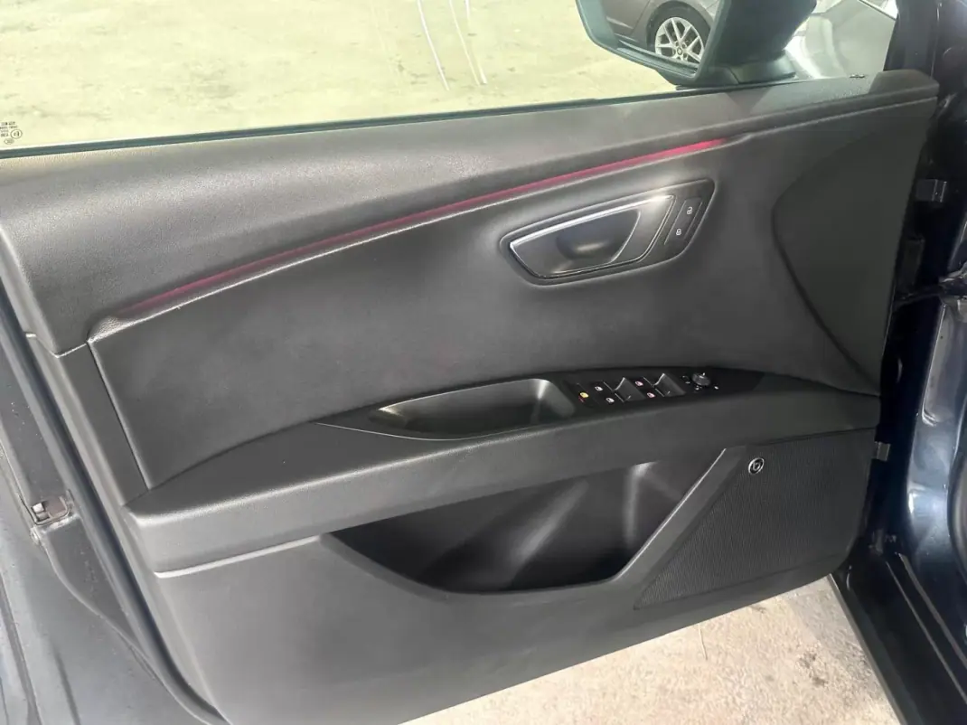 SEAT Leon 2020 - 24900 EUR, 139049 km - AUTO.MOTO.pt - 139049km - foto 9 de 31