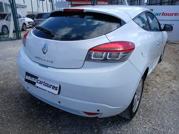 Renault Mégane Coupe 2010 - 7950 EUR, 115752 km - AUTO.MOTO.pt - 115752km - foto 9 de 25