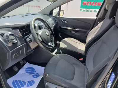 Renault Captur 2013 - 9950 EUR, 157174 km - AUTO.MOTO.pt - 157174km - foto 14 de 25