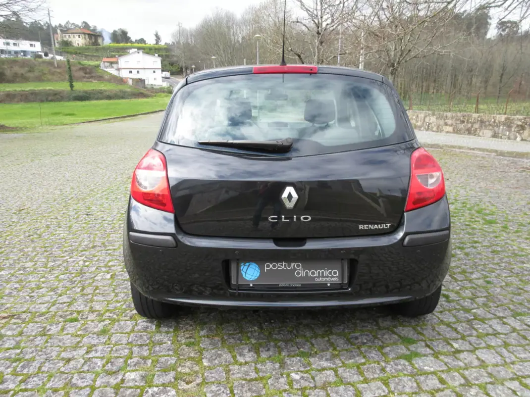 Renault Clio 2006 - 3990 EUR, 249000 km - AUTO.MOTO.pt - 249000km - foto 8 de 38