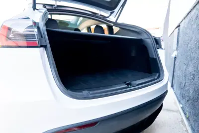 Tesla Model Y 2022 - 36900 EUR, 70000 km - AUTO.MOTO.pt - 70000km - foto 23 de 25