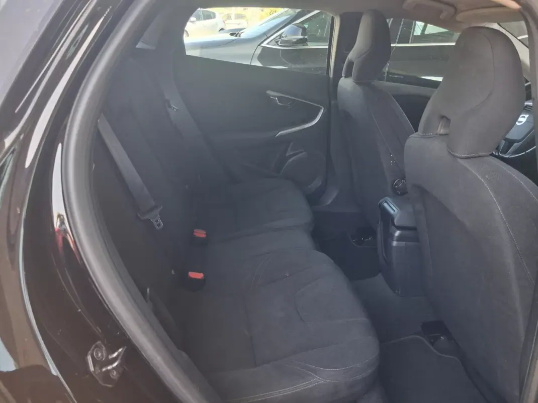 Volvo V40 2012 - 6900 EUR, 250000 km - AUTO.MOTO.pt - 250000km - foto 11 de 13