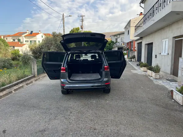 Volkswagen Touran 2017 - 19000 EUR, 135000 km - AUTO.MOTO.pt - 135000km - foto 18 de 18