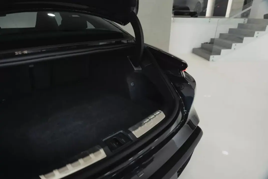 Porsche Taycan 2020 - 59950 EUR, 87282 km - 87282km - foto 20 de 46