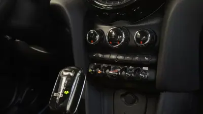 MINI Cooper 2020 - 20900 EUR, 89639 km - 89639km - foto 10 de 13