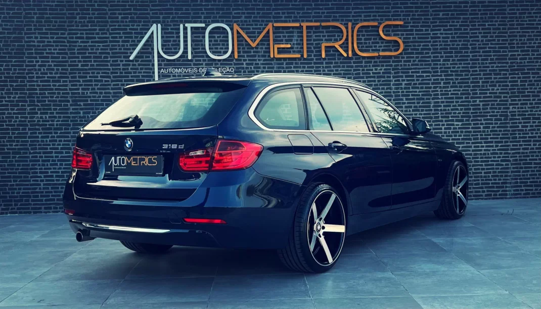 BMW 318 2014 - 14900 EUR, 127000 km - AUTO.MOTO.pt - 127000km - foto 15 de 17