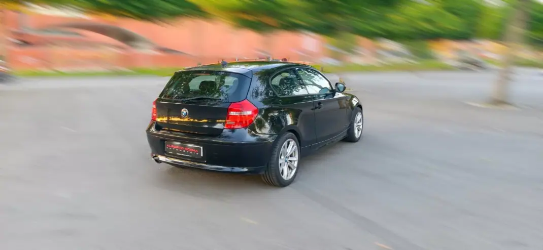 BMW 118 2010 - 9750 EUR, 230000 km - 230000km - foto 4 de 10