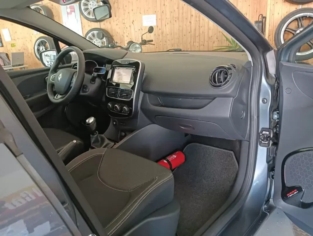 Renault Clio 2017 - 12900 EUR, 58000 km - AUTO.MOTO.pt - 58000km - foto 17 de 17