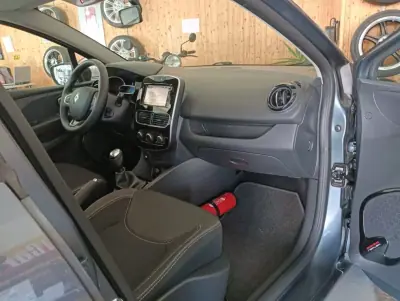 Renault Clio 2017 - 12900 EUR, 58000 km - AUTO.MOTO.pt - 58000km - foto 17 de 17